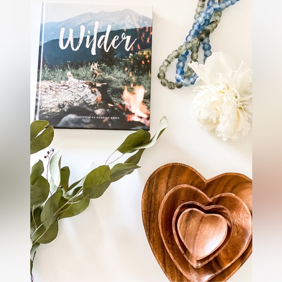 TLM MEDIUM HEART SHAPED HAND CARVED ACACIA WOOD BOWLS - Picture 2 of 5